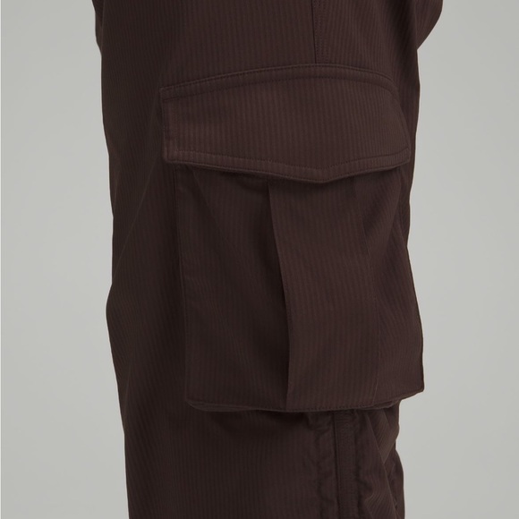 LULULEMON DANCE STUDIO RELAXED FIT MR CARGO PANTS IN ESPRESSO SZ M NWT - Picture 3 of 9